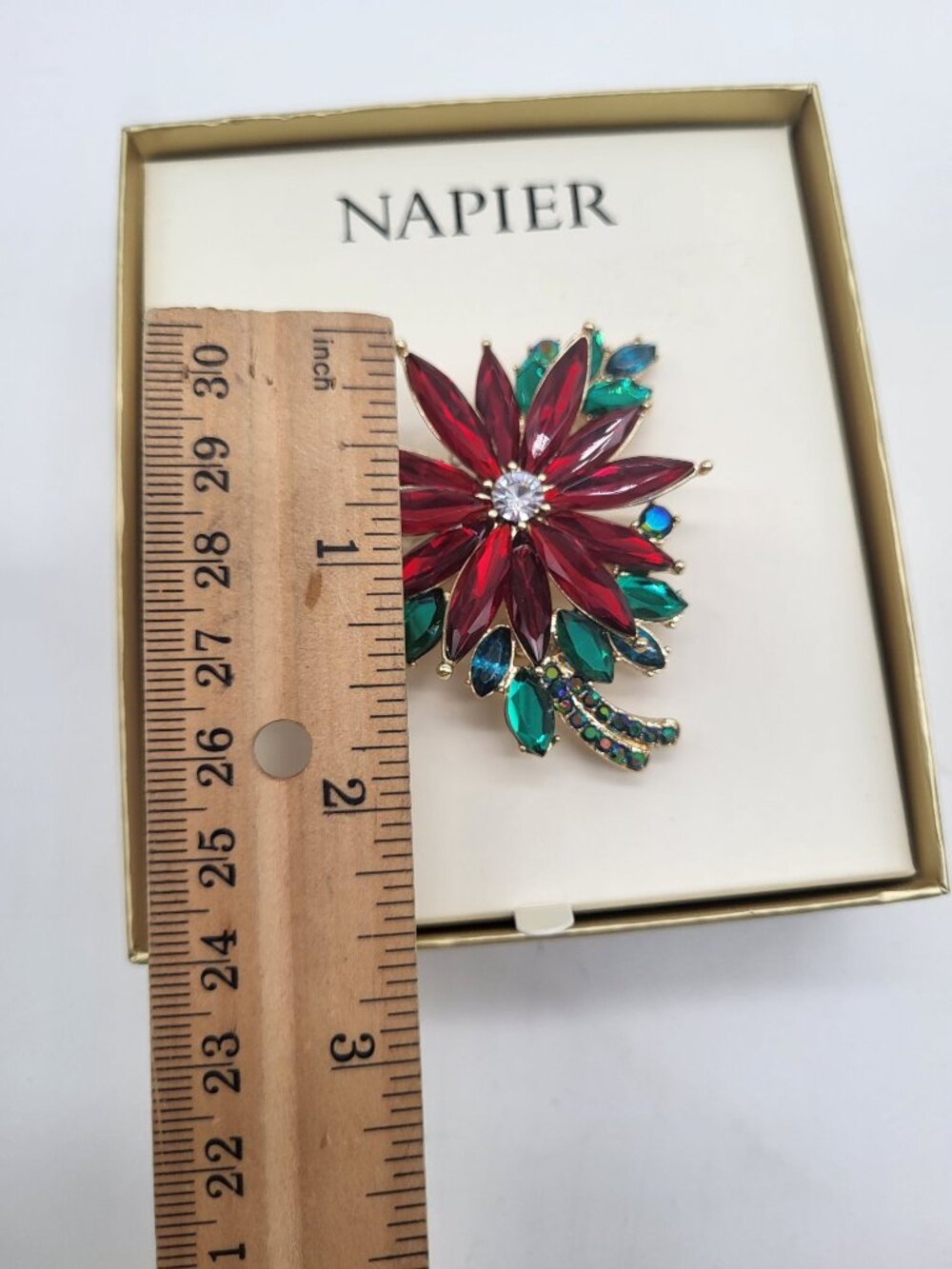 Napier Glass Pointy Poinsetta Christmas Holiday Brooch Pin Gold Tone Rhinestone - Picture 8 of 8